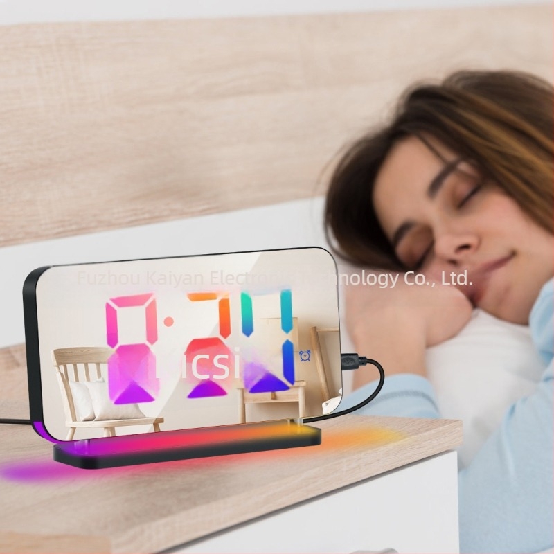RGB színes éjszakai fény rádió-projekciós órával és LED asztali ébresztő