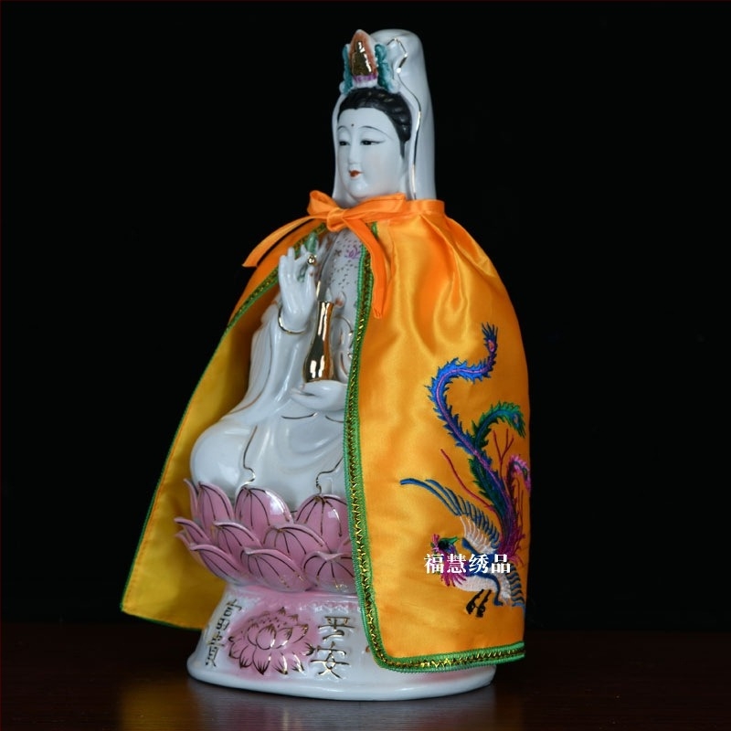 Guanyin és Bodhisattva hímzett kendő, motívumok: kettős sárkány, fénix és lótusz