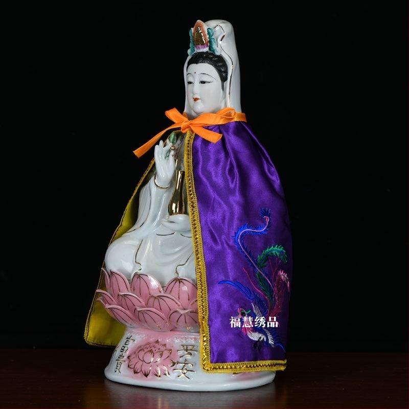 Guanyin és Bodhisattva hímzett kendő, motívumok: kettős sárkány, fénix és lótusz