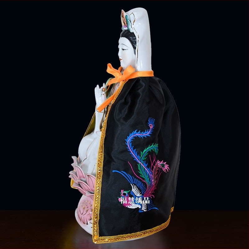 Guanyin és Bodhisattva hímzett kendő, motívumok: kettős sárkány, fénix és lótusz