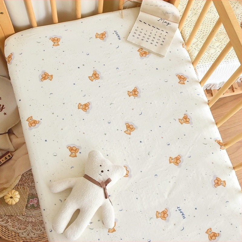 Újszülött baba: 100% pamut, A-osztályú gumis lepedő, géz anyagú matracvédő, négy évszakos gyerek ágyneműkészlet patchwork huzattal és lepedővel