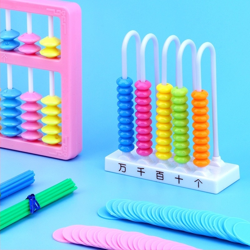 Első és második osztályos matematika tanulóeszközök készlet: 3D kockák, Tangram puzzle, számoló abakusz, mágneses puha gumi elemek