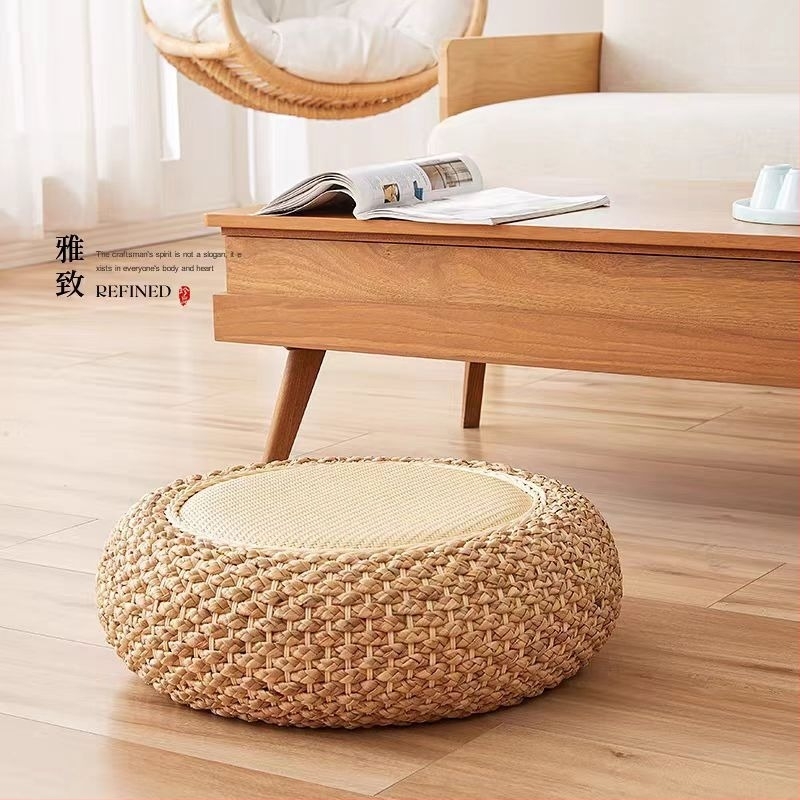 Rattan szövésű futon párna tatami-stílusú nappaliba, meditációs matrac és teaházhoz illő ablakos sarok