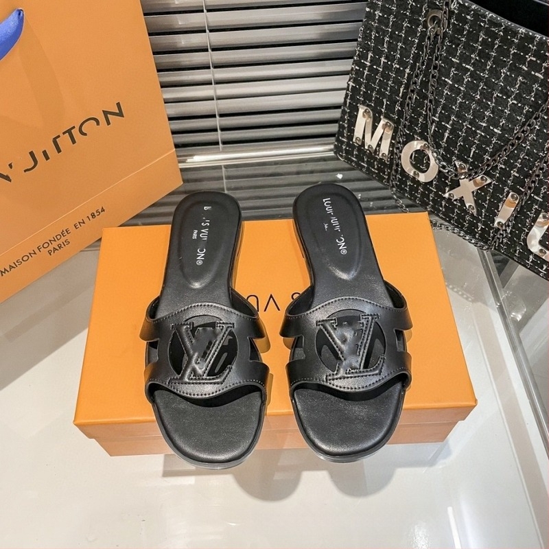 Női lapos talpú slip-on szandál, kivágott betűk dizájnban cukorkaszínekben