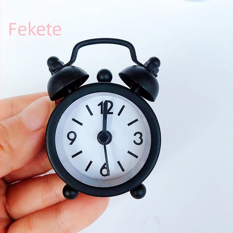 Mini fém ébresztőóra hálószobába, éjjeliszekrényre, akkumulátoros, modern minimalist stílus