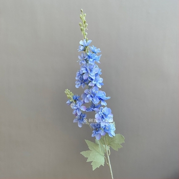 Művirág esküvőre – Delphinium kétágú, selyem szár, flokkolt dekoráció esküvői teremhez