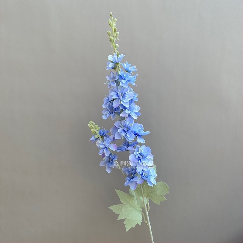 Művirág esküvőre – Delphinium kétágú, selyem szár, flokkolt dekoráció esküvői teremhez