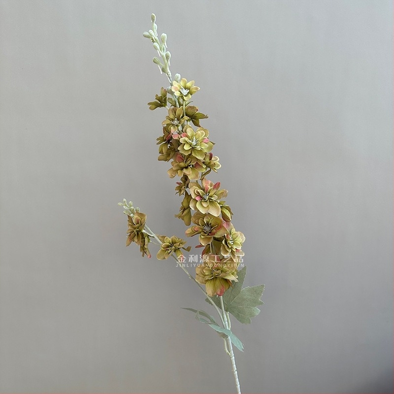 Művirág esküvőre – Delphinium kétágú, selyem szár, flokkolt dekoráció esküvői teremhez