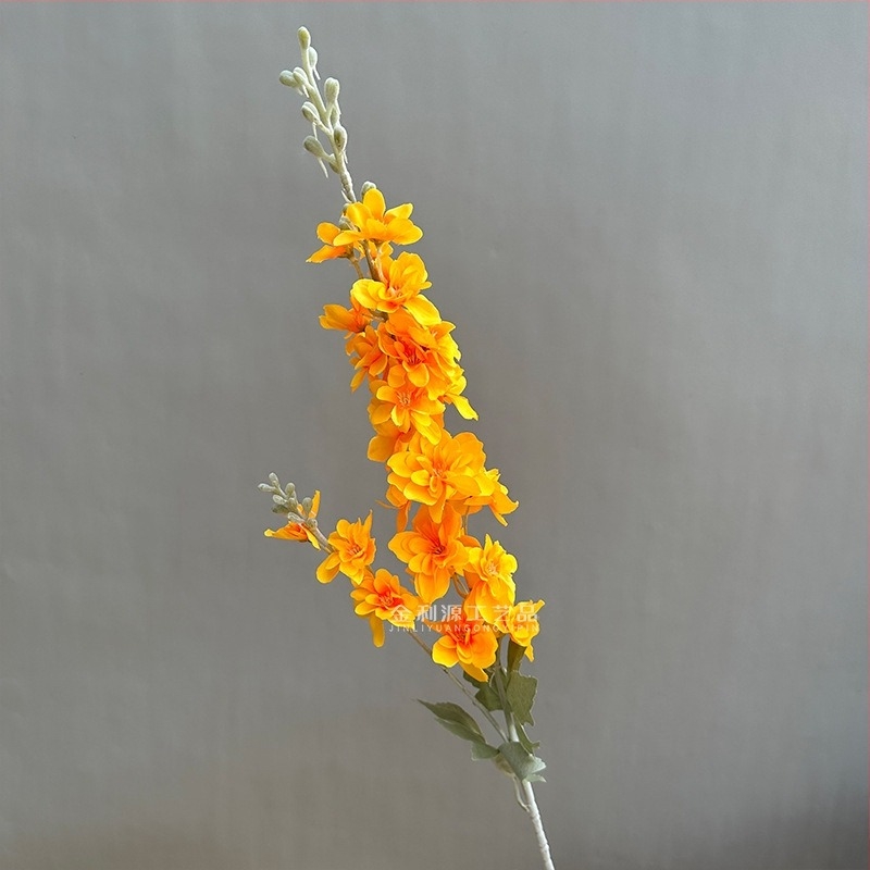 Művirág esküvőre – Delphinium kétágú, selyem szár, flokkolt dekoráció esküvői teremhez