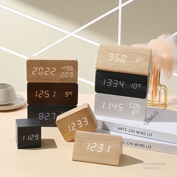 Fából készült asztali óra Bluetooth-kapcsolattal, hőmérséklet kijelző, hangvezérelt LED éjszakai fény, minimalist stílusú, többfunkciós asztali óra