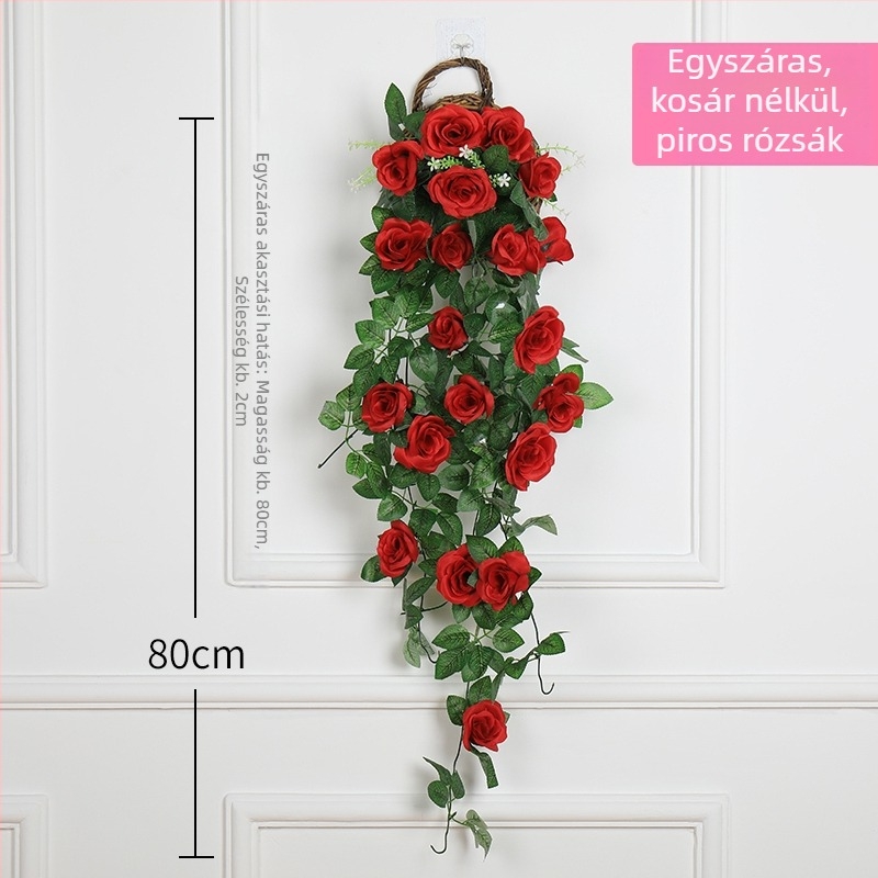 Művirág rózsa és pothos falidísz a nappaliba, művirág indákkal és lógó pókháló növény.