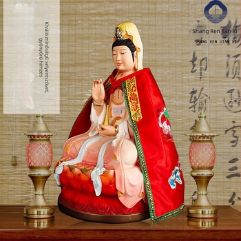 Avalokiteshvara Bodhisattva szobra köntös és palást; Ksitigarbha Bodhisattva szobra palásttal és sállal – buddhista öltözet