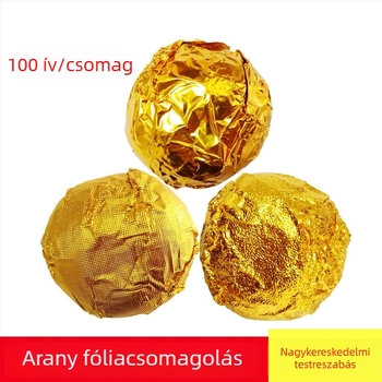Arany alumínium fóliás csomagolópapír csokoládé- és szezámmagos golyókhoz, fényes felület, finom kockás mintázat és narancshéj-textúra