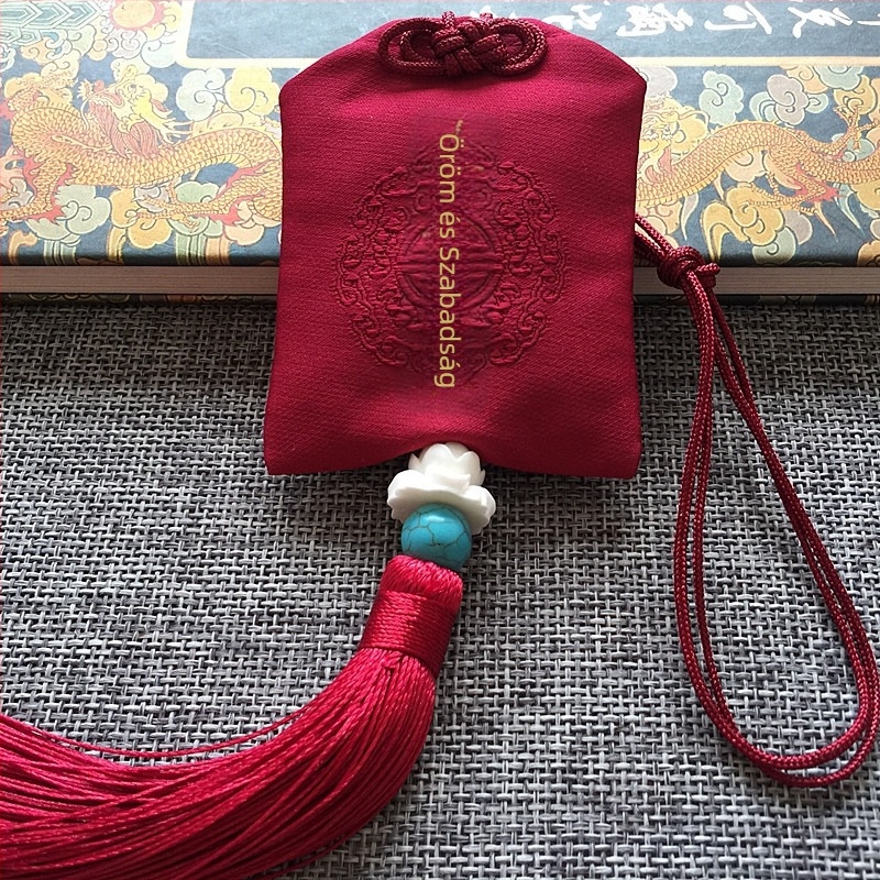 Autómedál Shurangama mantra szöveggel — biztonsági talisman és imádságos tasak csomóval
