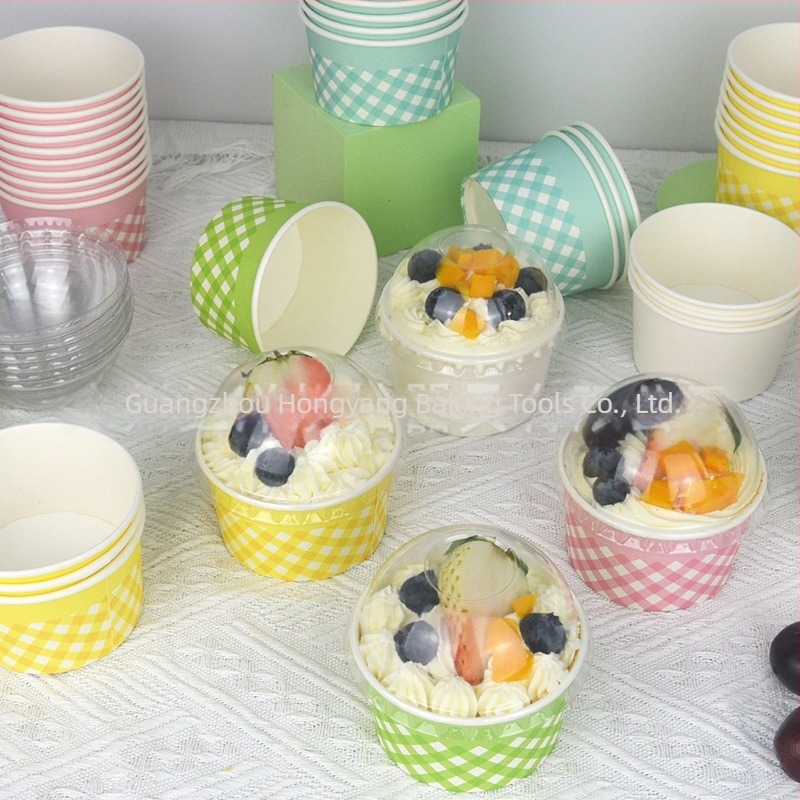 Vastagított süteménypapíros muffinkelyhek fedéllel, magas hőállóságú sütéshez, 200 ml taró pürével, tejjel és gyümölcsökkel