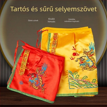 Gazdagság istenének szobra köpeny és sárkányköntös