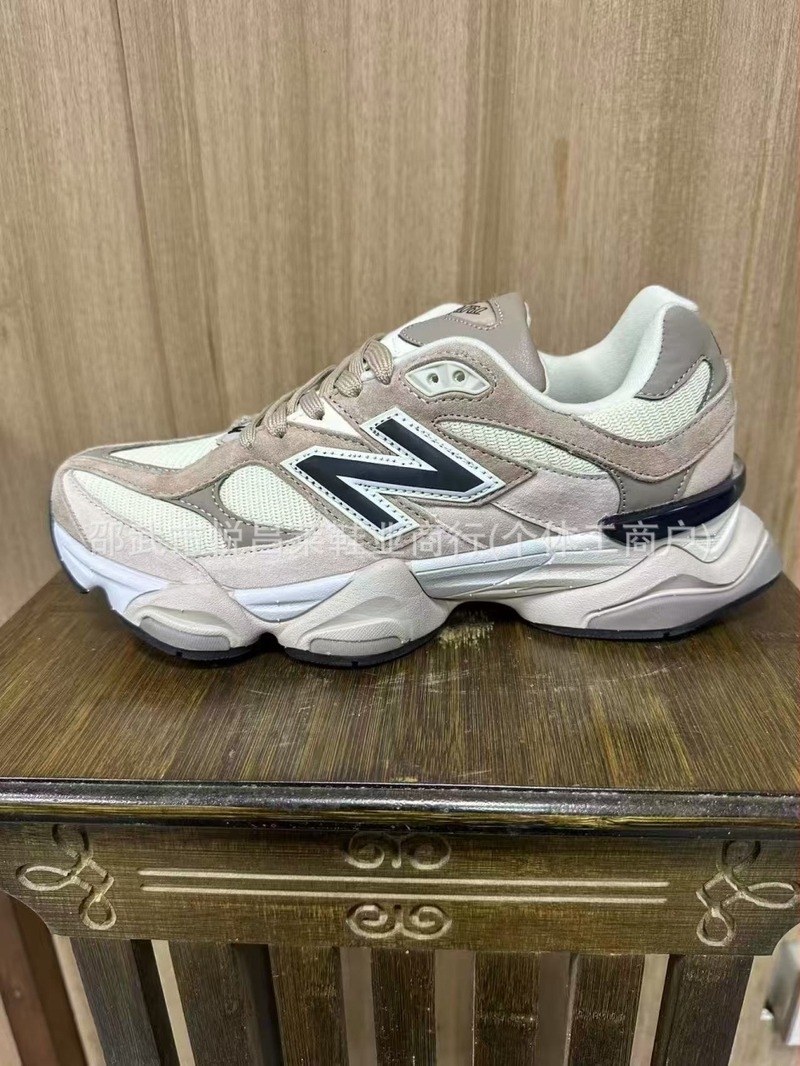 NB9060 Uniszex dad shoes belső magasságnövelő és vastag talppal, hálós felsőrészű futócipő