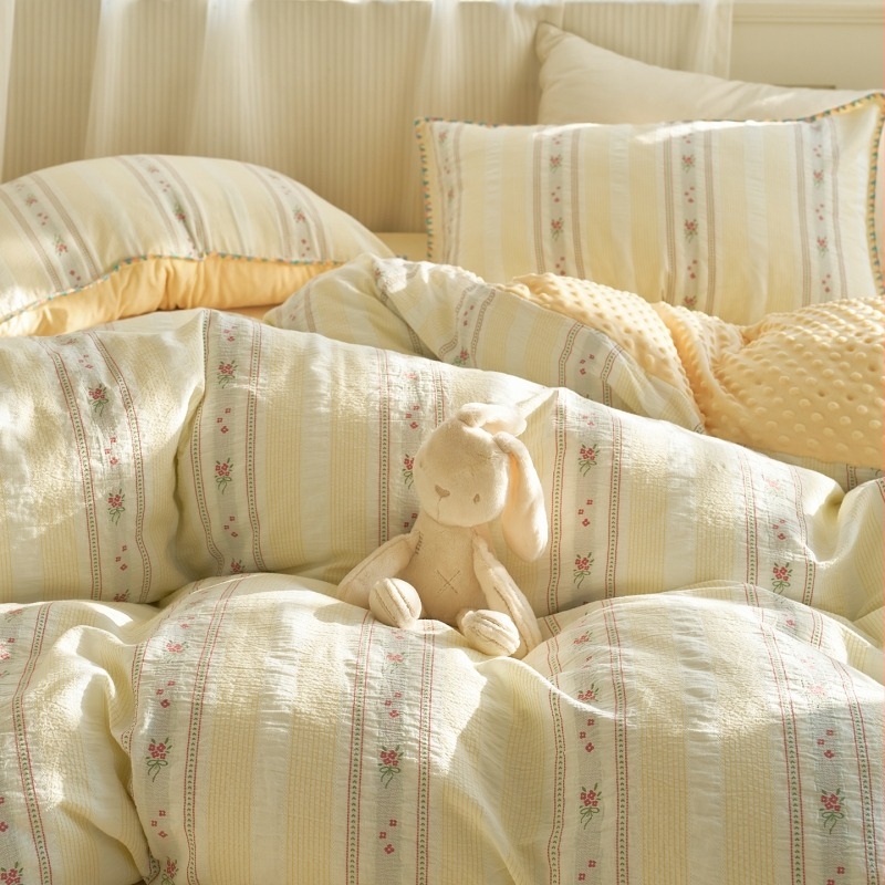 Őszi–téli pamut jacquard Bean Velvet ágyneműkészlet, rózsaszín apró virág mintával, négy darab