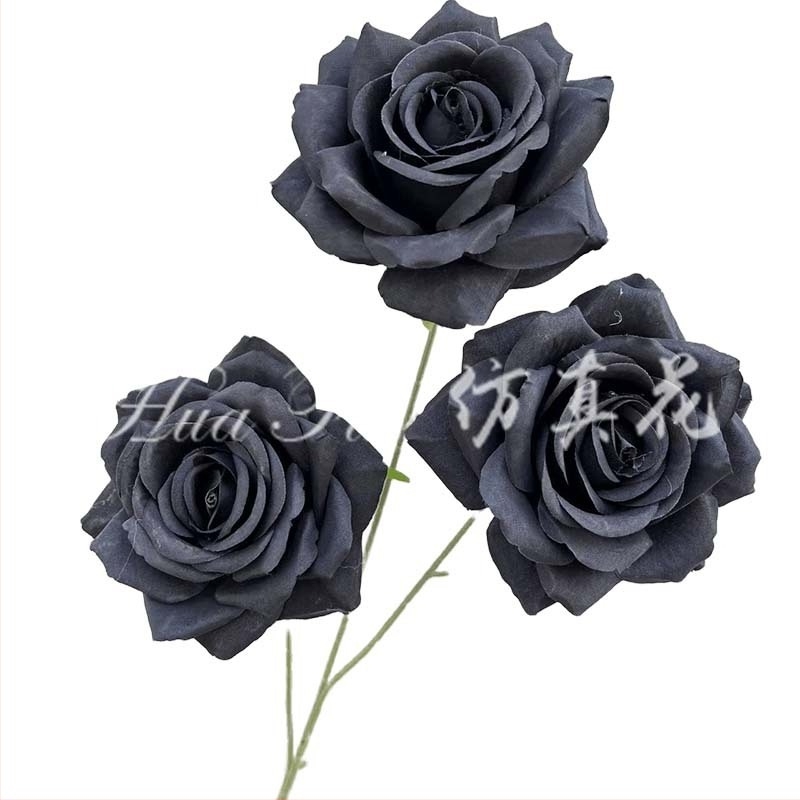 Gradient színű műrózsa – ékkő-hatású faldekoráció esküvőre