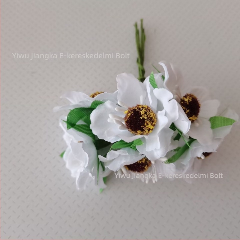 Mesterséges esküvői virágok készlet Daisy, Gerbera és Napraforgó – selyem virágokból készült csokor, fejkoszorú, rattan girland, cukorkás doboz díszítés (72 virág/csomag)
