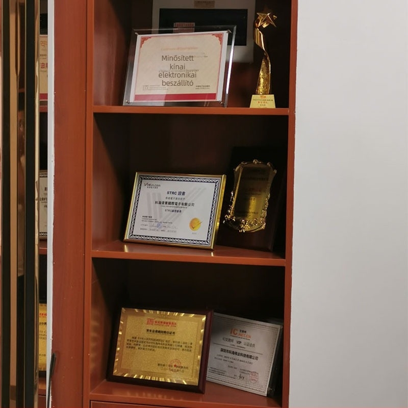 AT24C256-10PI-2.7 DIP-8 EEPROM memóriás integrált áramkör