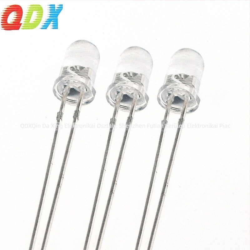 F5 5mm RGB LED gyöngyök, átlátszó, hét színű villogás