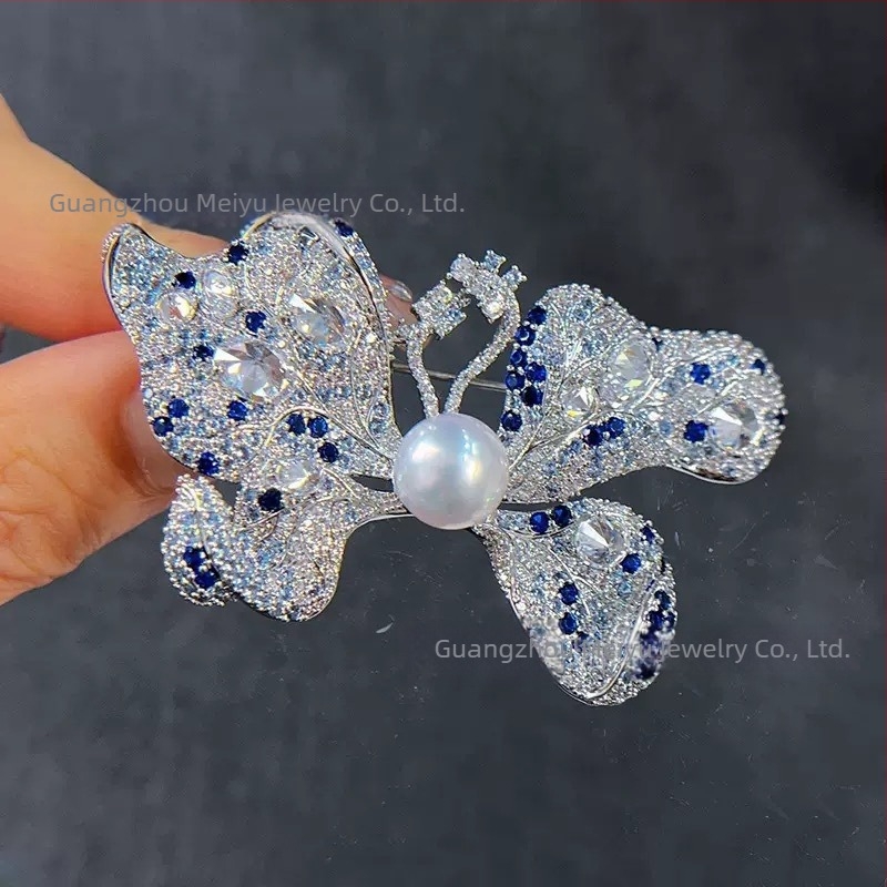 DIY 3D pillangó bross gyémánt- és cirkónia berakással, gyöngyös kapoccsal – luxus divat