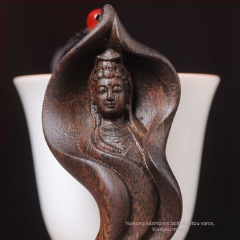 Fafaragott Guanyin Bodhisattva medál lótuszlevél motívval, uniszex nyaklánc