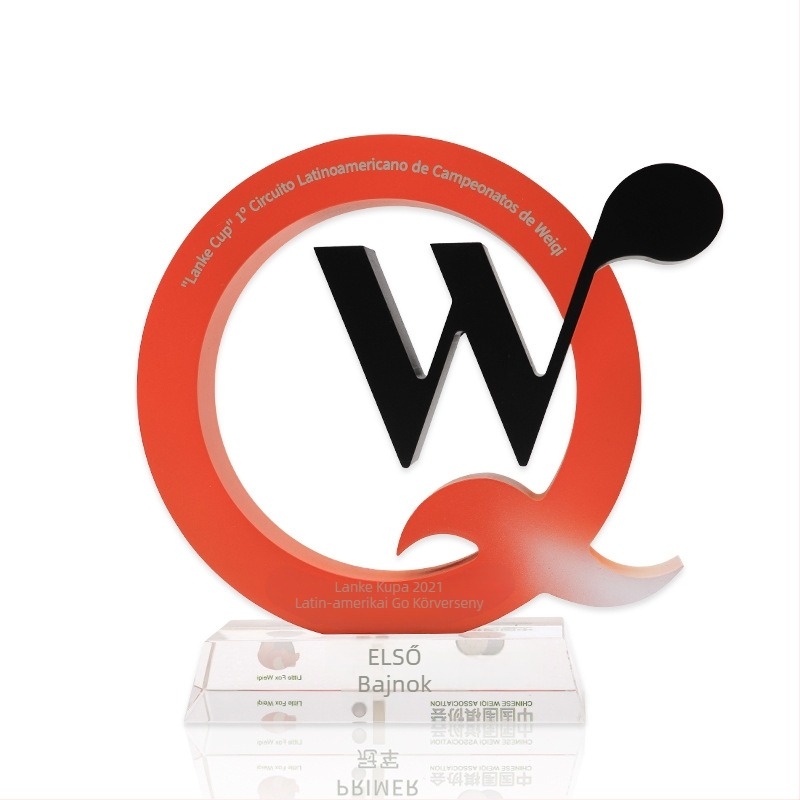 Kristályos fémtrofe, kör alakú geometriai dizájn, kalligráfiai díszítéssel, Tigra évének emlékére – Go bajnoka részére