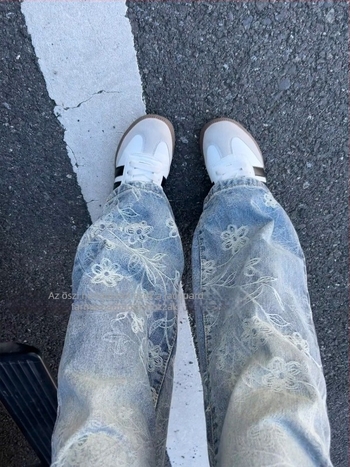 Férfi farmerok jacquard mintával, all-over mintás, egyenes, laza szabás, amerikai street stílus, trendmárka, karcsúsító hatás, enyhén bővülő szár