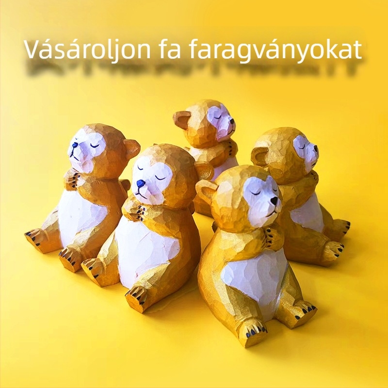 Kézzel faragott tömörfa figurka – aranyos aranyszínű majom, festett és gravírozott