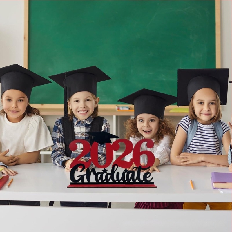 Fából készült fotórekvizit és jel az egyetemi diplomaosztóra, ajándék 2026