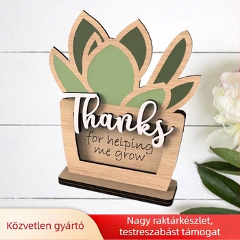 Fából készült kártyatartó gravírozott szukkulens mintával – Tanárnapra ajándék