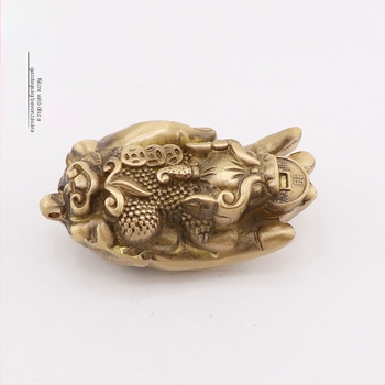 Sárgaréz Pixiu amulett a vagyont vonzásáért — asztali dísz otthonra és irodába