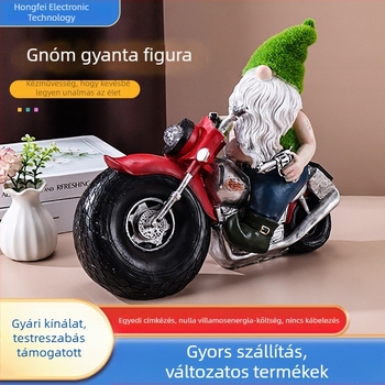 Motorozó törpe – kültéri napelemes gyanta dekoráció a kertbe