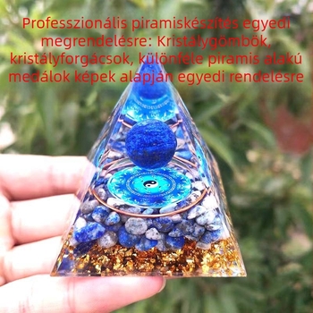 Gyanta kristály piramis asztali dísz kristályszemcsékkel