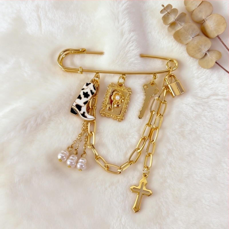Női brooch lánccal és zárócsattal, tejmintás dizájn és bojt díszítés, elegáns luxus divatkiegészítő