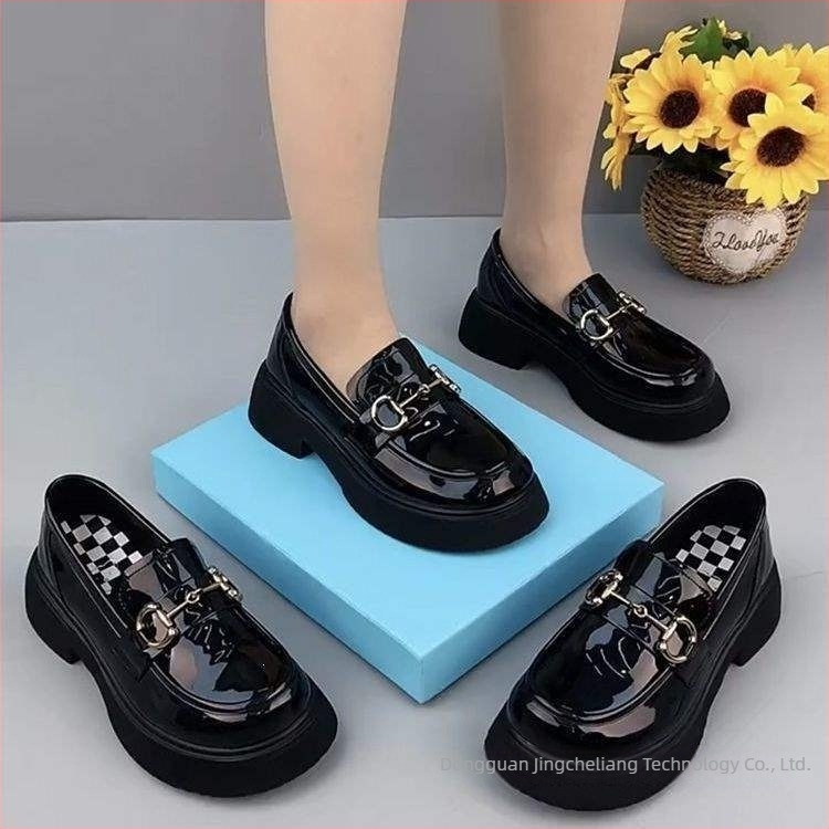 Női loaferok puha bőrből, brit stílus, vastag talp és masszív sarkak, új modell