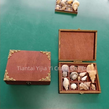 Vintage fa ajándékdoboz miniatűr jelenettel a lakásdekorációhoz, kis kézműves fa dísztárgy