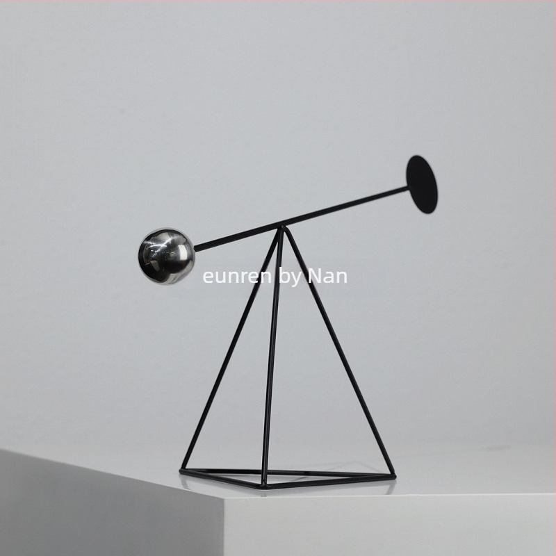 Geometriai formájú fém dekoráció modern minimalista otthonhoz — alkalmas TV-állványra, előszobába és boros szekrényhez