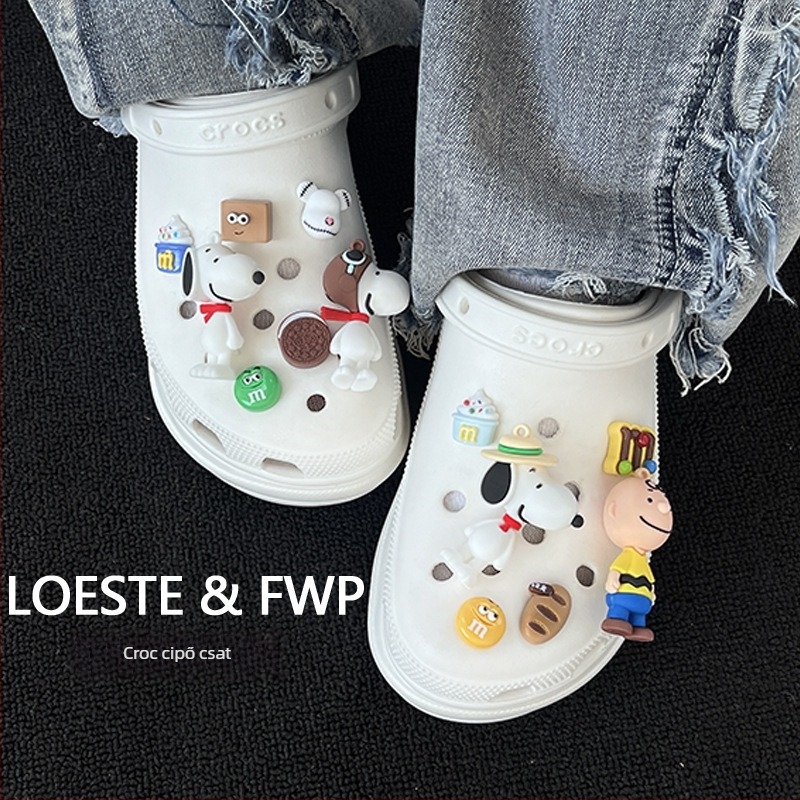 Snoopy cipőcsat dekoráció 3D virággal, lyukas cipőkhöz