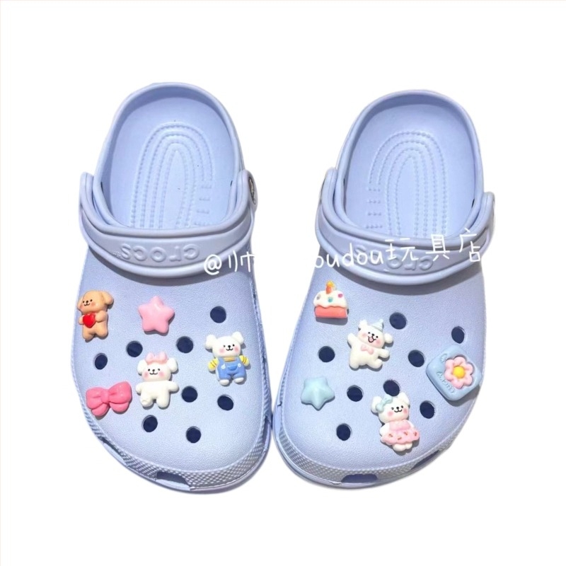 Crocs-stílusú papucsok felső részének DIY dekorációs készlet: motívum alvó csillag és kiskutya, virág alakú csatok és kiegészítők