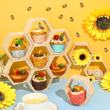 Fából készült méhsejt mintájú muffin-állvány, hexagonális kiállító polc, parasztház stílusú, falra szerelhető, 3 szintű desszert rendező
