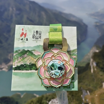 Egyedi fém medál rendezvényekhez — emlékérem maratonhoz és dragon boat versenyhez; megfelelő iskolai sportnapokra; kis tételben testreszabható