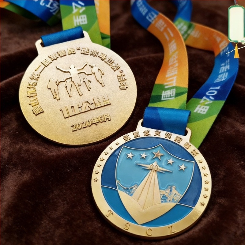 2026-os új modell fém érem iskolai maratont futásához domborított logóval, emlékdíj