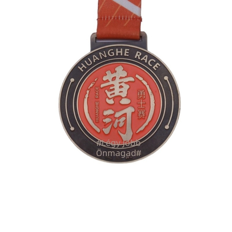 Személyre szabott fém érmek festett felülettel arany, ezüst és bronz színben sporteseményekhez és maratonokra, üreges kialakítású.