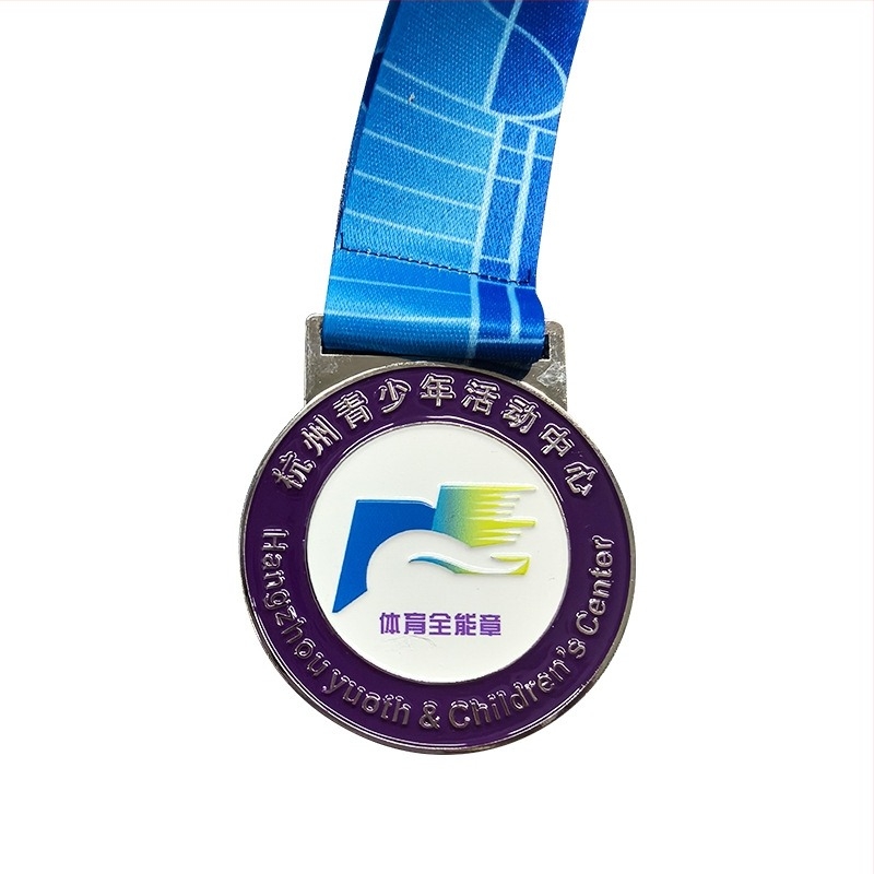 Iskolai sportmaraton emlékérem – cinkötvözetből készült érme személyre szabott logóval