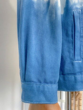 Férfi denim-ing tie-dye mintával, bő szabású, laza stílus