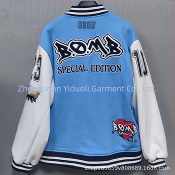 Férfi baseball dzseki égkék, patch hímzéssel, fleece béléssel, álló gallérral, dupla gombos placket, sportos stílus
