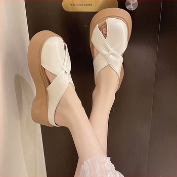 Üreges, lélegző ezüst színű zárt orrú slip-on papucs nőknek, nyárra